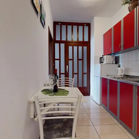 Ivanisevic Apartment Omis